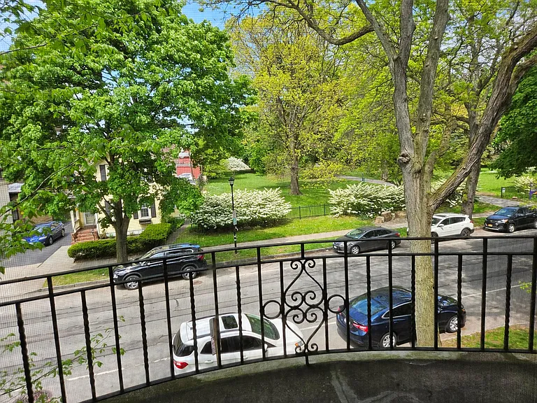 275 Park Ave #20 — Photo 2