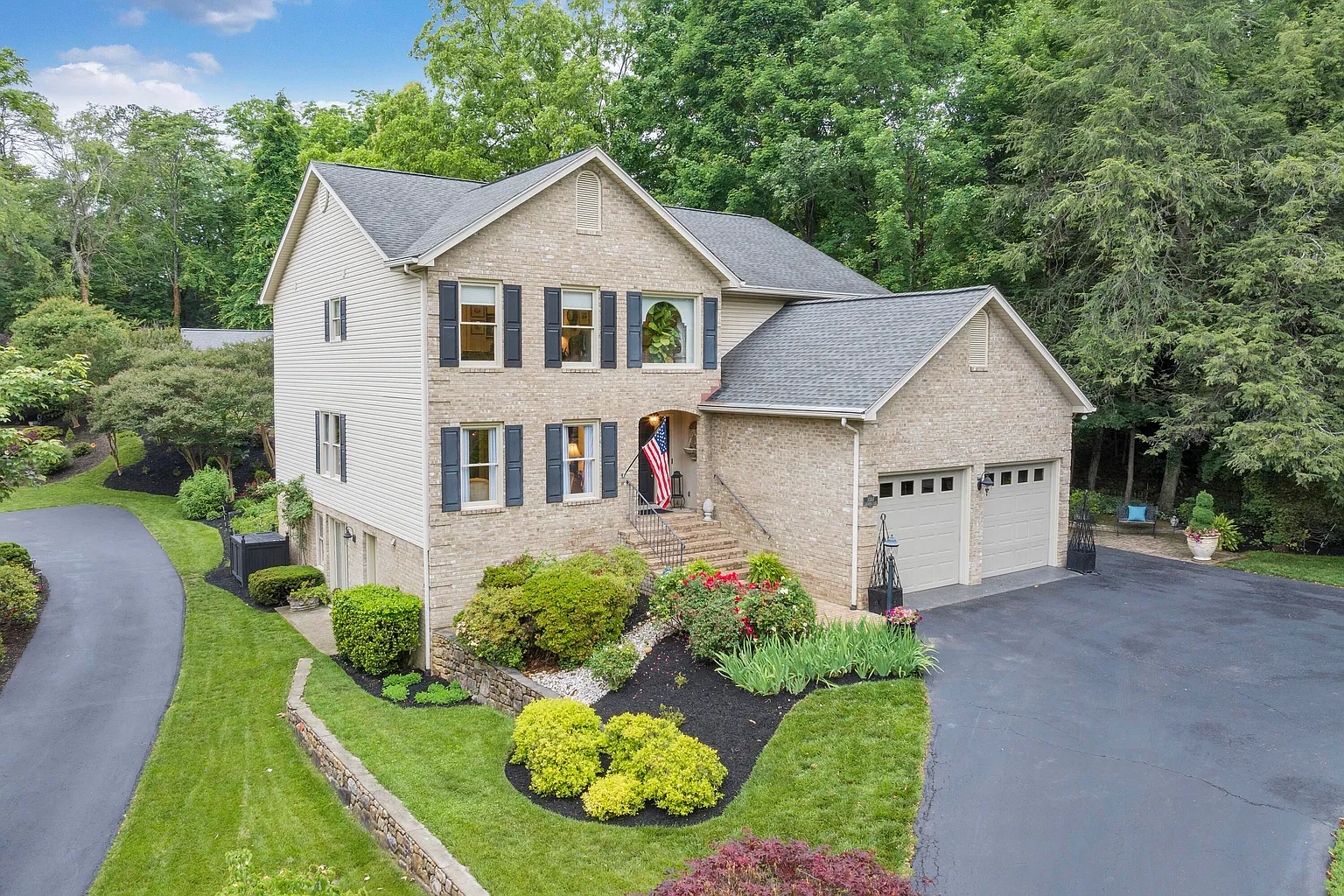 3507 Dogwood Ln SW photo 1