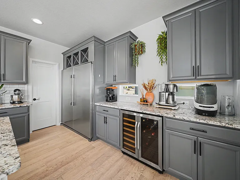 6339 Knapp Dr — Photo 4