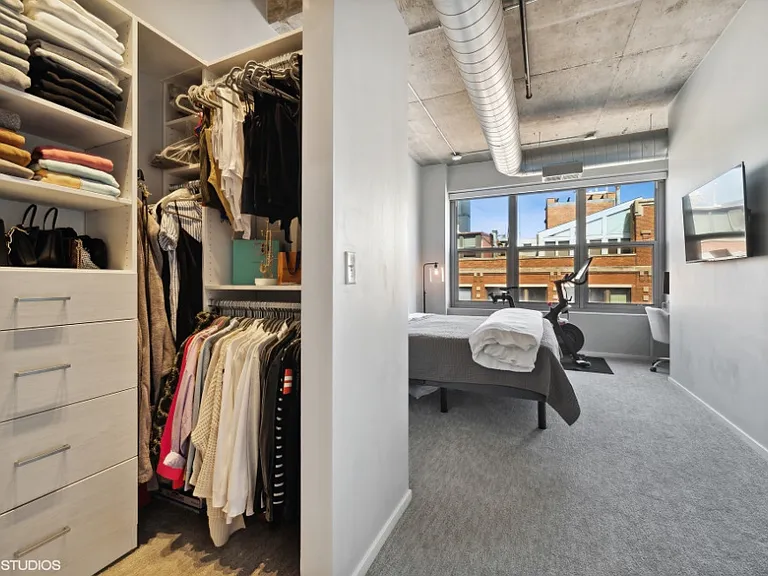 933 W Van Buren St #804 — Photo 17