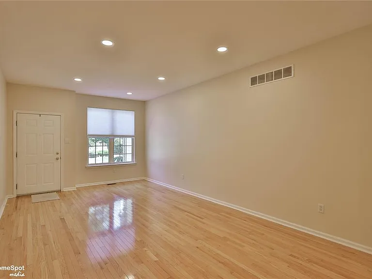 8149 Cross Creek Cir — Photo 6