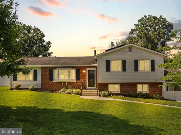 4319 Jackson Pl, Alexandria, VA 22309