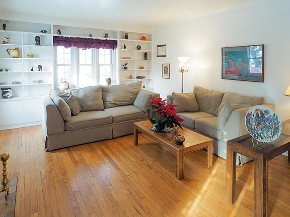 3rd image of 2528 Lorraine Ave