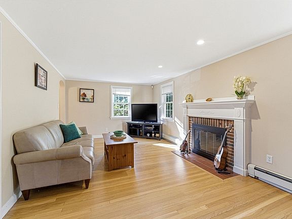 4th image of 65 Spring St