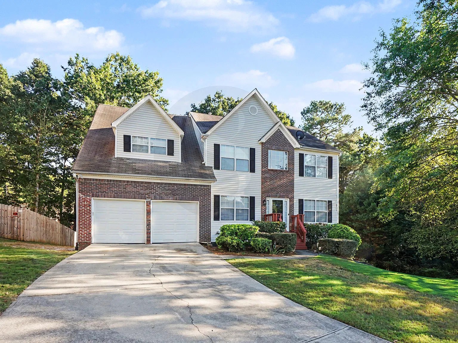5 bed, 3.5 bath, 4065 sqft, $3,495 — Photo 2
