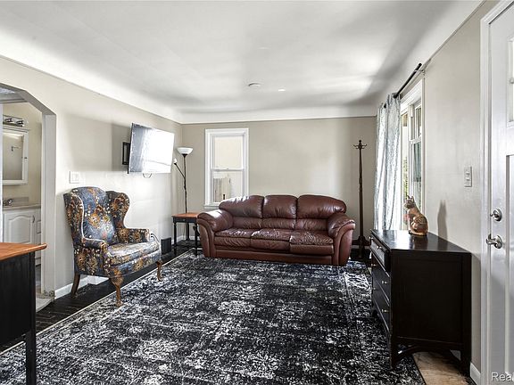 5th image of 5108 Mildred St