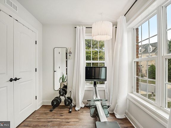 5th image of 458 Whetstone Glen St