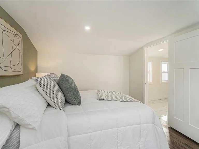 7423 State Line Rd — Photo 10