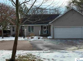 1727 Oakwood Ave, New Ulm, MN 56073