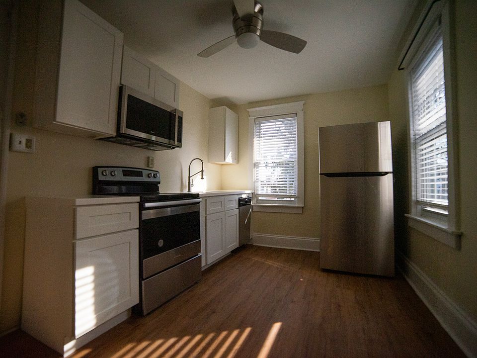 Updated kitchen with tiled back splash that was just added