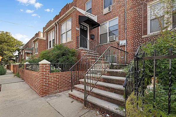 1st image of 2545 43rd St