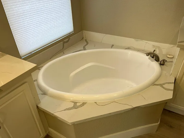 7095 Carolyn Ave — Photo 10