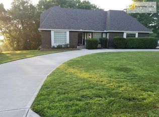 16519 Dearborn Dr, Stilwell, KS 66085