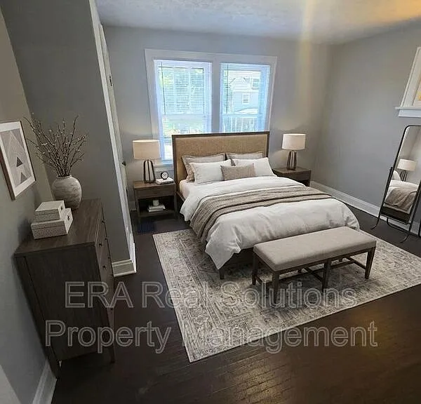 54 N Ogden Ave — Photo 3