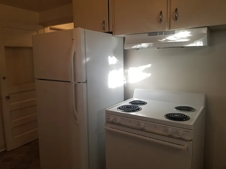 1 bed, 1.0 bath, $850 — Photo 6
