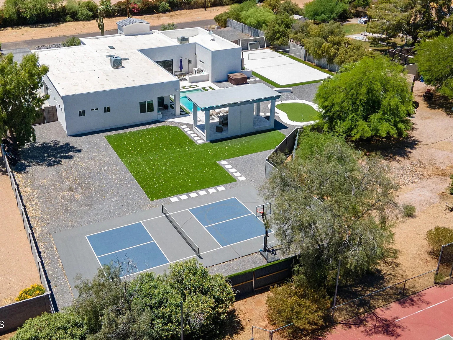 6 bed, 5.5 bath, 5215 sqft, $25,000 — Photo 2