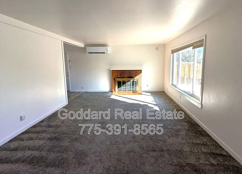 3 bed, 1.0 bath, 1046 sqft, $1,800 — Photo 2