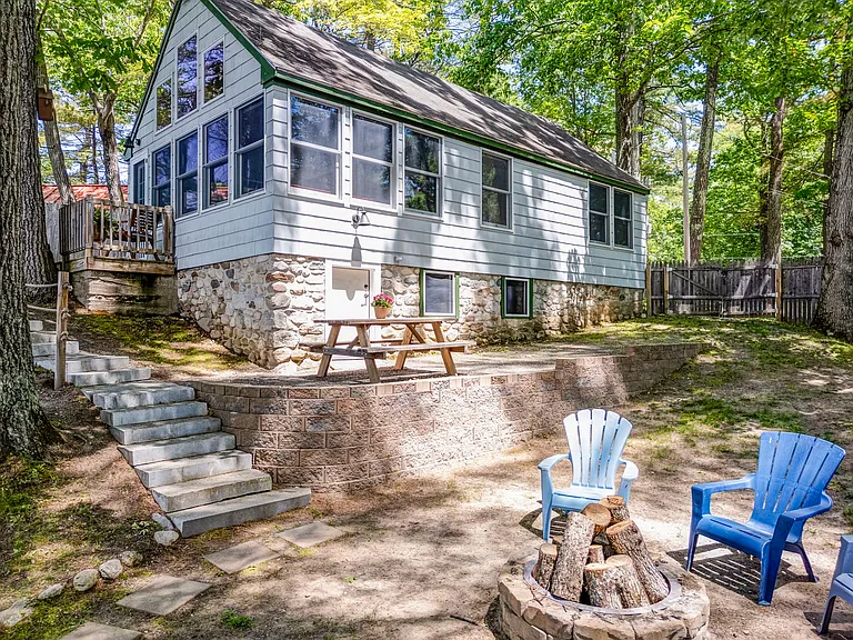 120 Anglers Rd — Photo 2