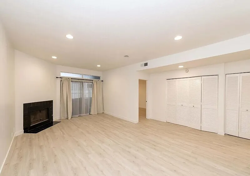 2 bed, 2.0 bath, 1174 sqft, $2,090 — Photo 3
