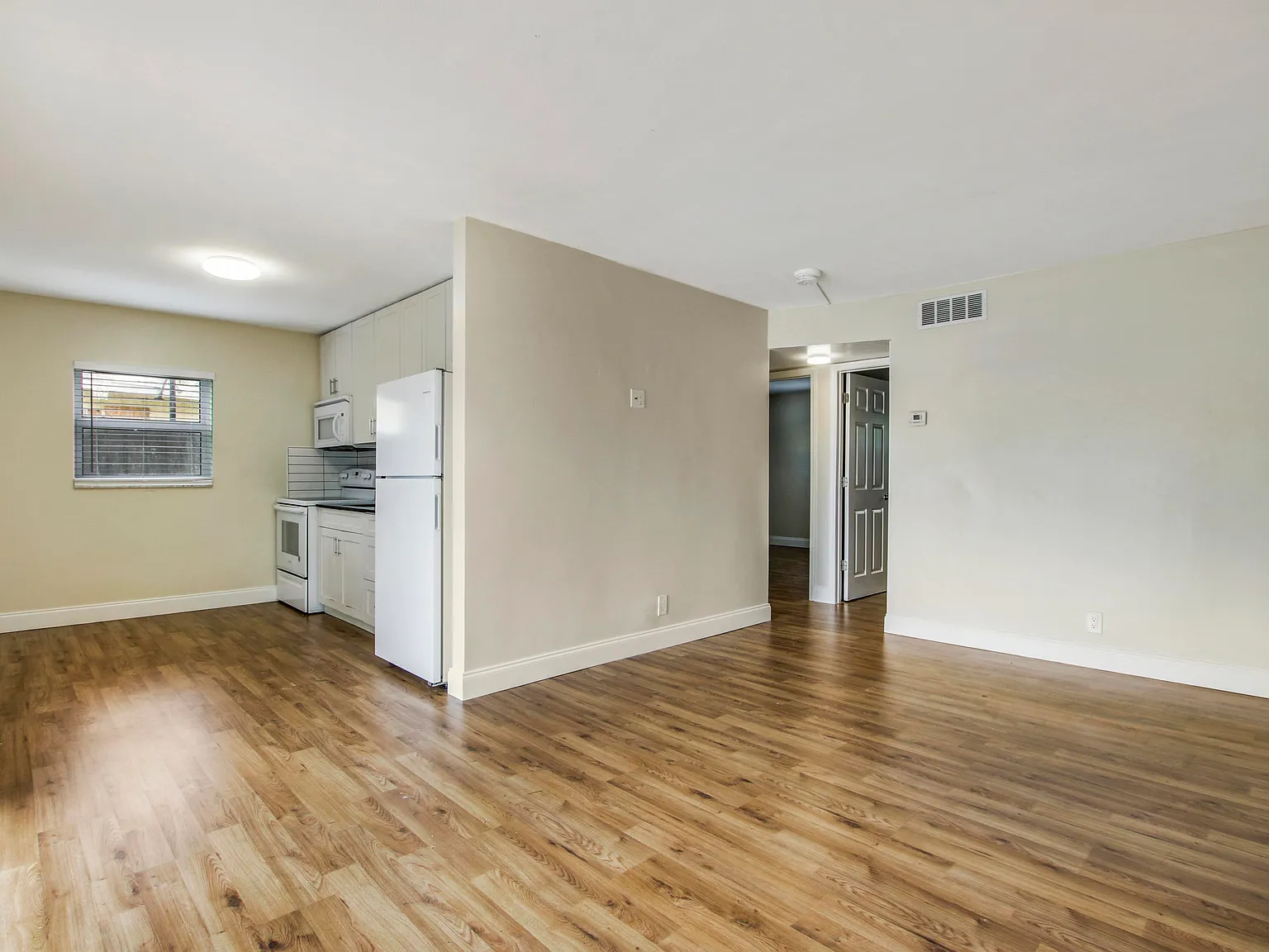 2 bed, 1.0 bath, 800 sqft, $1,950 — Photo 3