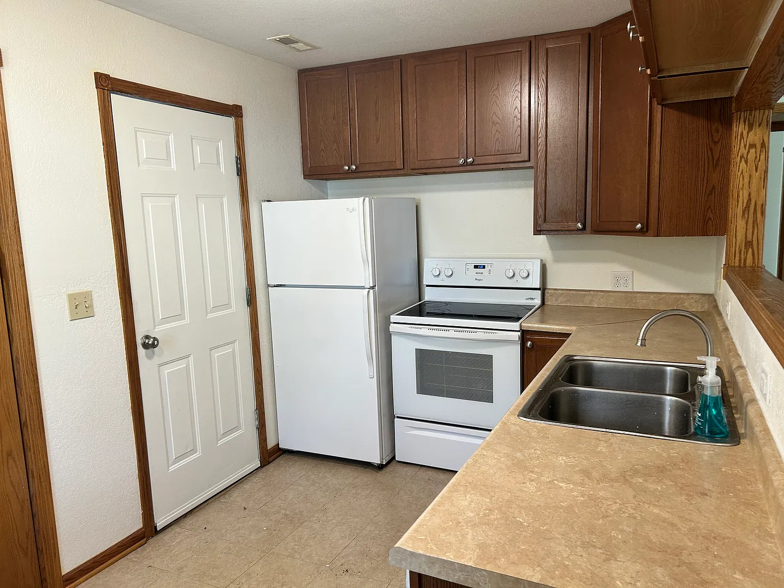 2 bed, 808 sqft, $1,075 — Photo 3
