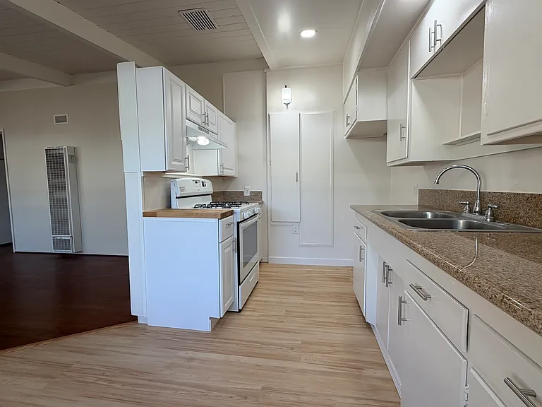 415 S Baldwin Ave #2 — Photo 8