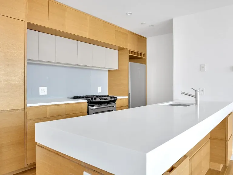 150 4th Ave #8H — Photo 1