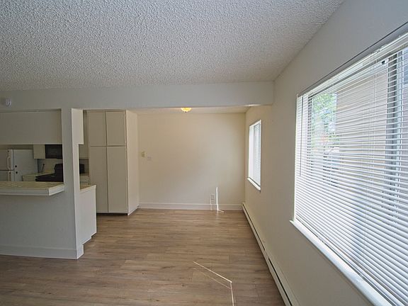 3rd image of 664 Oakwood Dr