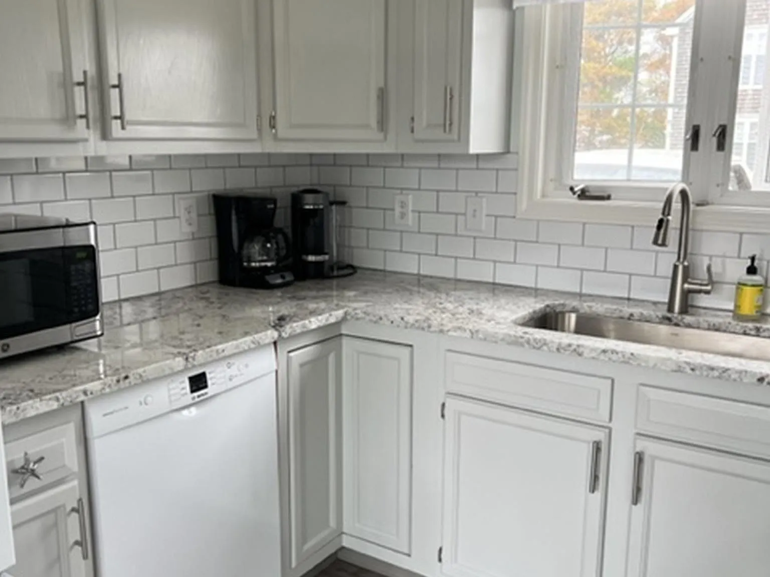 3 bed, 1408 sqft, $2,500 — Photo 2