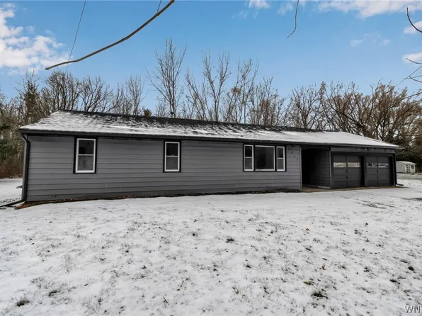 6018 Godfrey Rd, Burt, NY 14028