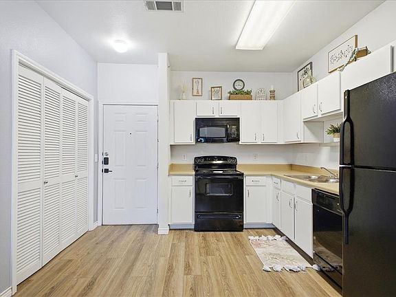 4th image of 251 W Miller Ave #411
