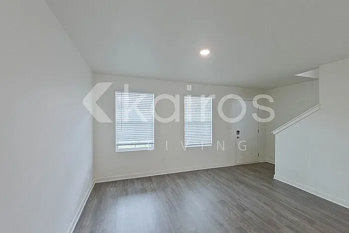 4 bed, 3.0 bath, 1774 sqft, $1,985 — Photo 2