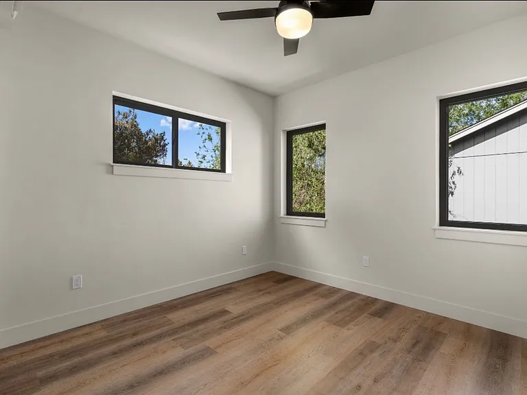 2548 SW Yew Ave #104 — Photo 5