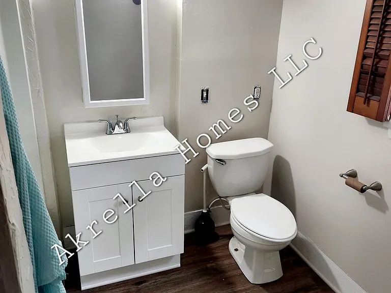 351 Grand Ave — Photo 2