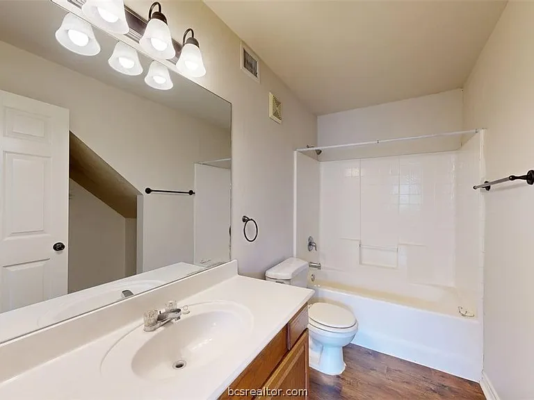 1915 Pine Tree Dr #B — Photo 10