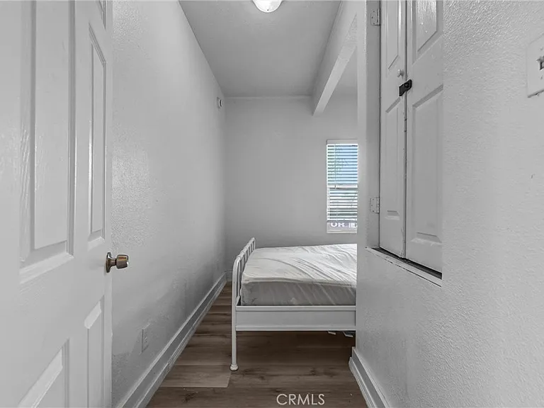 166 E 36th Pl — Photo 12