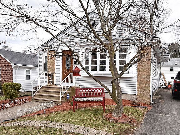 2nd image of 30 Fisher St