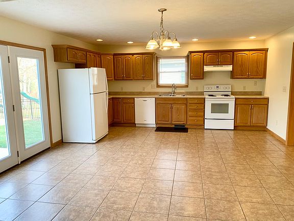 3rd image of 3022 Bridlewood Dr