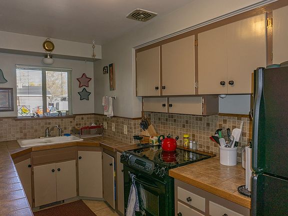 4th image of 1040 Bower Dr