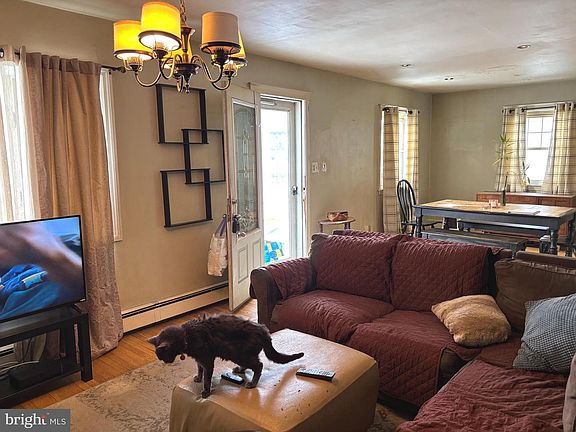 4th image of 606 N Brown St