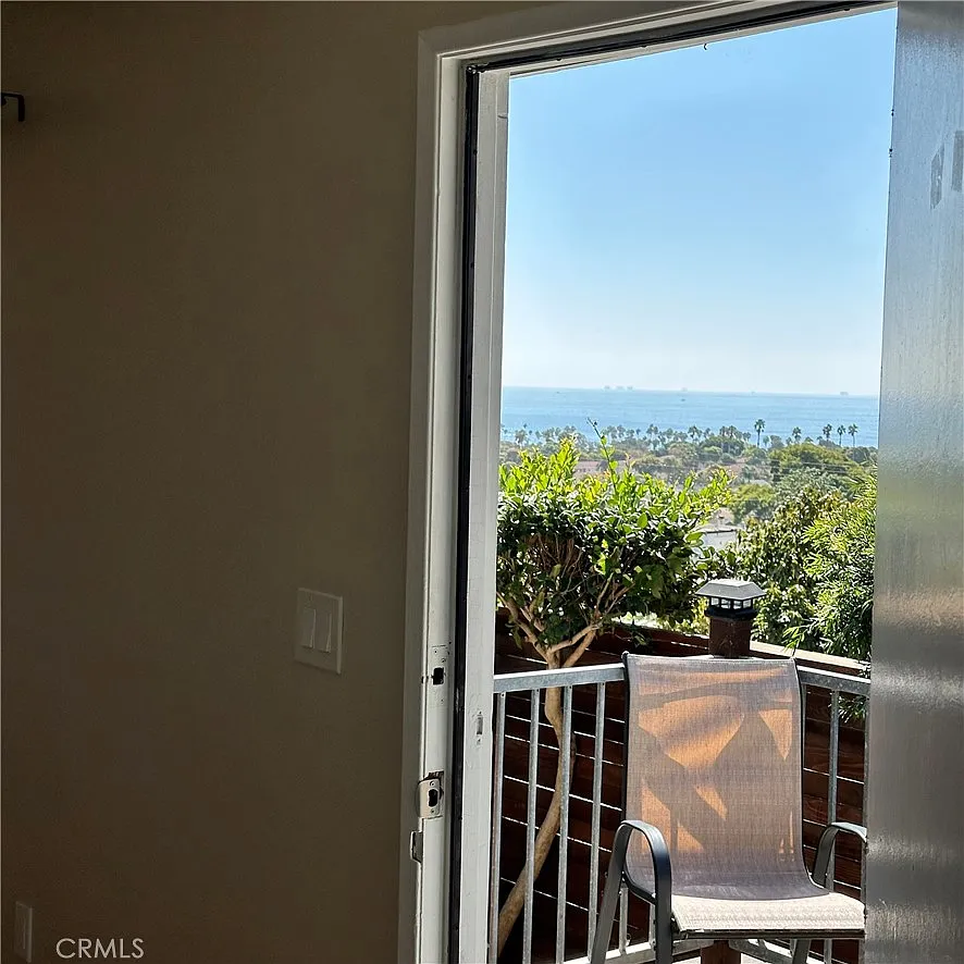2 bed, 950 sqft, $3,475 — Photo 3