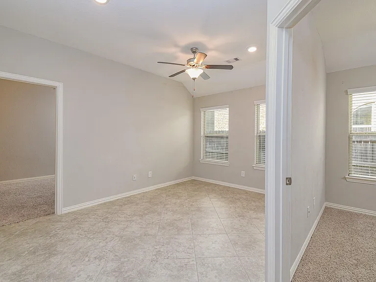 9403 Briscoe Bend Ln — Photo 16