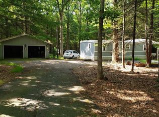 141 Happy Hollow Dr, Shohola, PA 18458