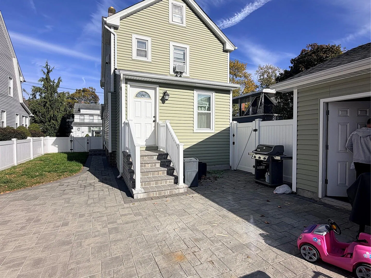 2 bed, 1.0 bath, 1000 sqft, $3,200 — Photo 3