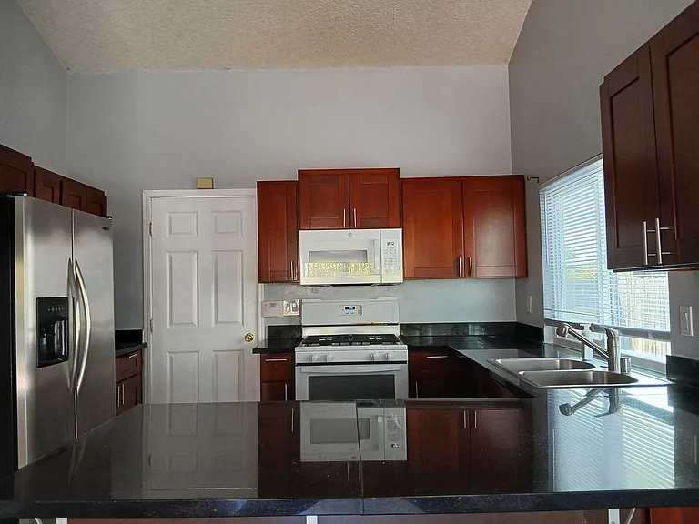 400 Mokelumne Dr — Photo 9