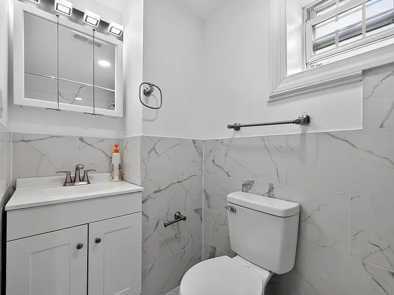 807 N 42nd St — Photo 18