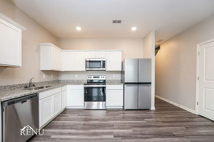 3 bed, 2.5 bath, 1386 sqft, $2,045 — Photo 2