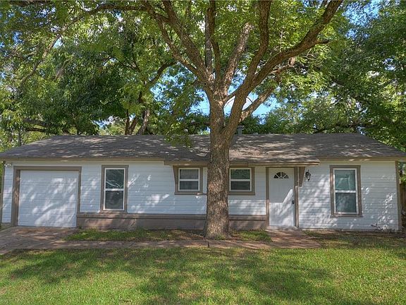 2nd image of 1405 Helen Cir