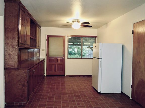 4th image of 1002 Radcliffe Dr
