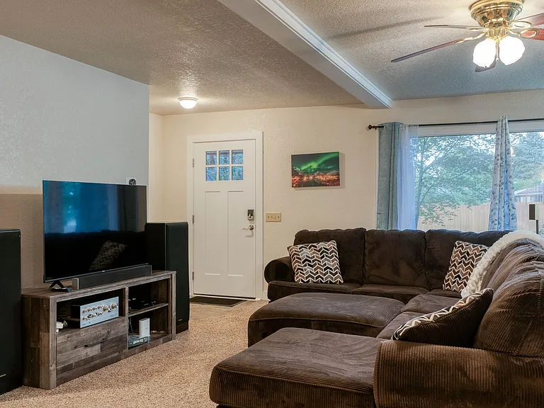 430 S Meridian Rd — Photo 8